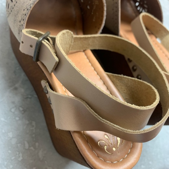 Anthropologie Liendo Leather Wedge Sandals Size 6 - Picture 9 of 11